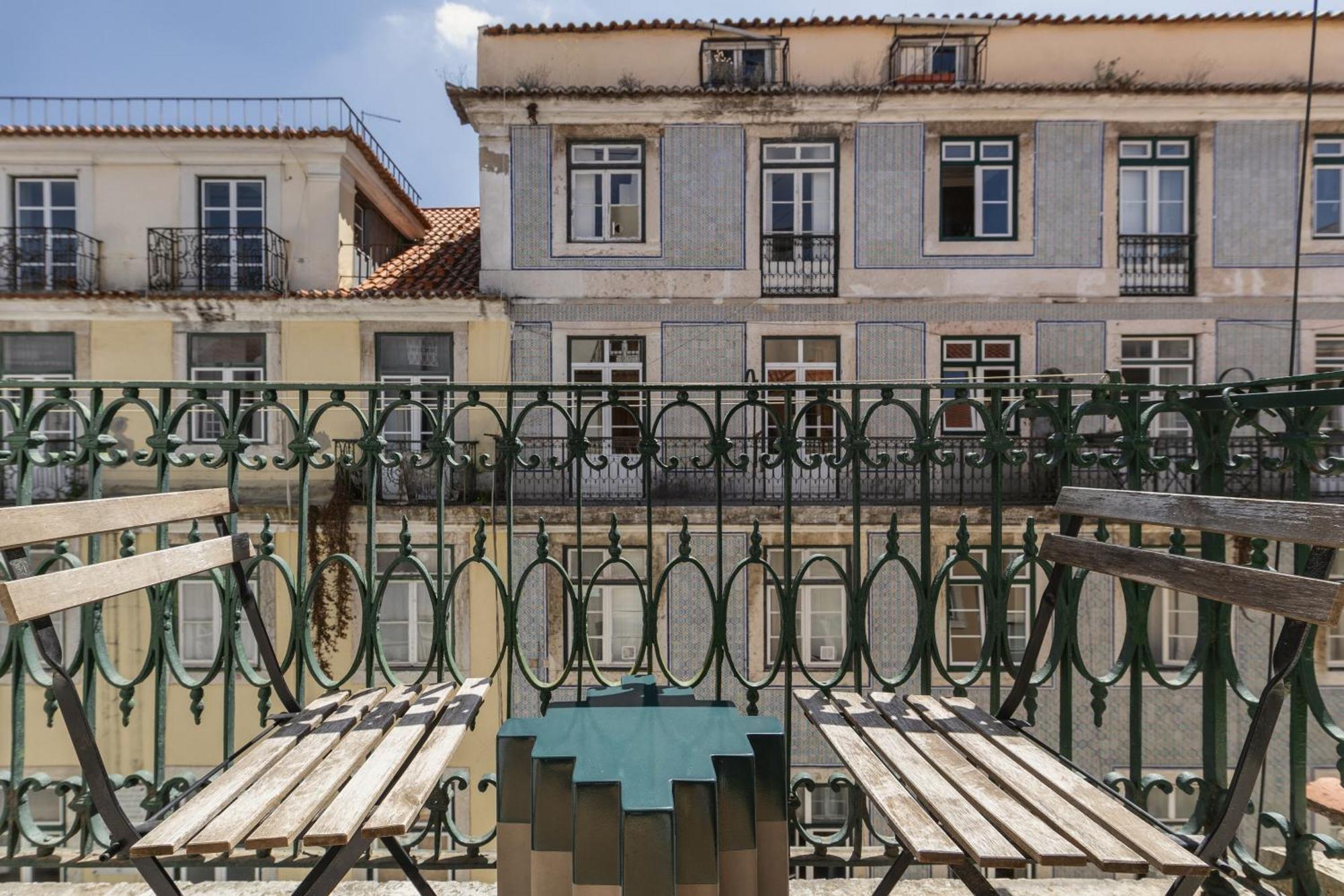 The Traditional Arts Memoir, Downtown Flat With Balcony And Comfort Lisbon Exterior photo